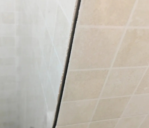 蚌山瓷砖空鼓维修公司分享阳台瓷砖脱落的修复过程可以分为以下几个步骤