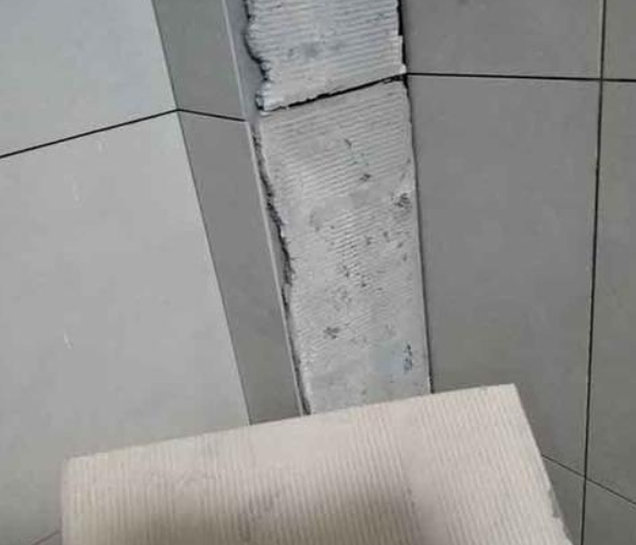 蚌山瓷砖空鼓维修公司分享下厨房瓷砖脱落的补救措施。
